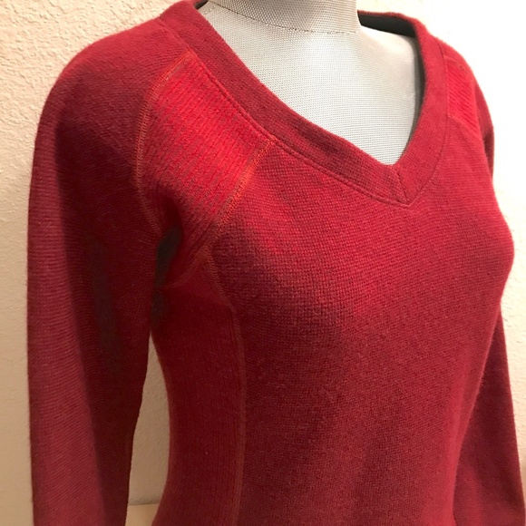 Mountain Hardwear Sweater. Scarlet Red. PullOver Long Sleeve. Womens Medium. EUC - Picture 5 of 13